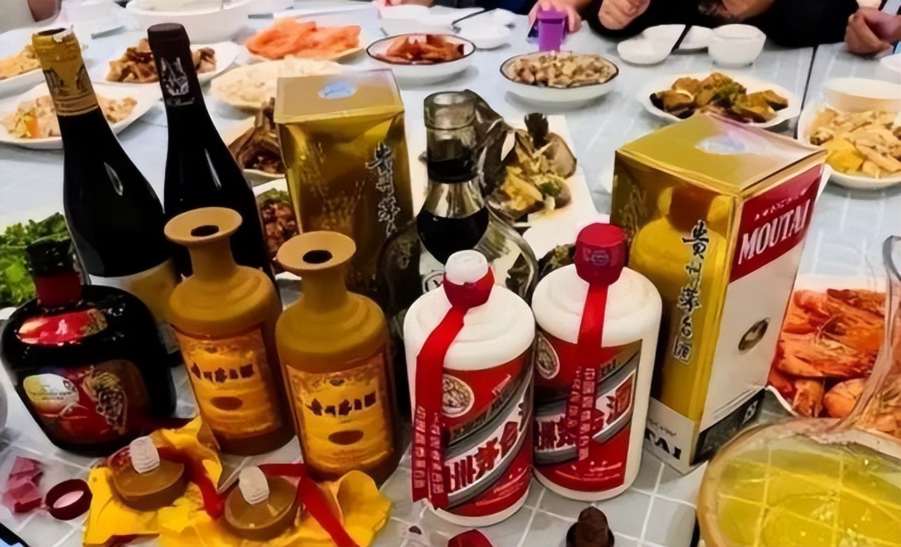 茅台五粮液高端白酒宴席