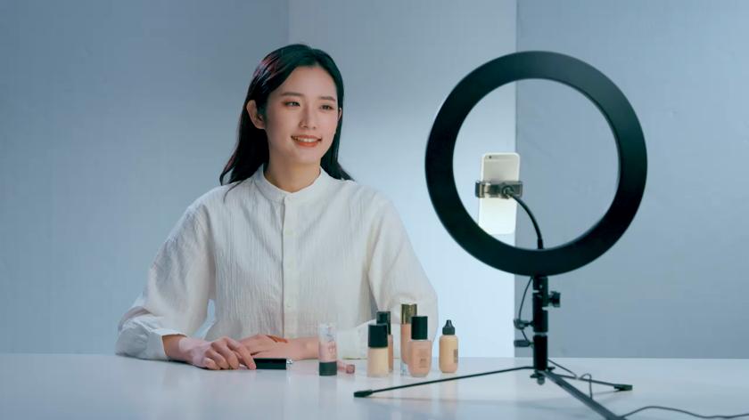 美妆主播手机直播带货