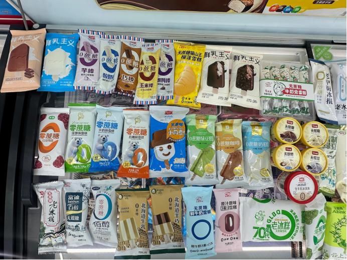 便利店平价雪糕冷柜陈列